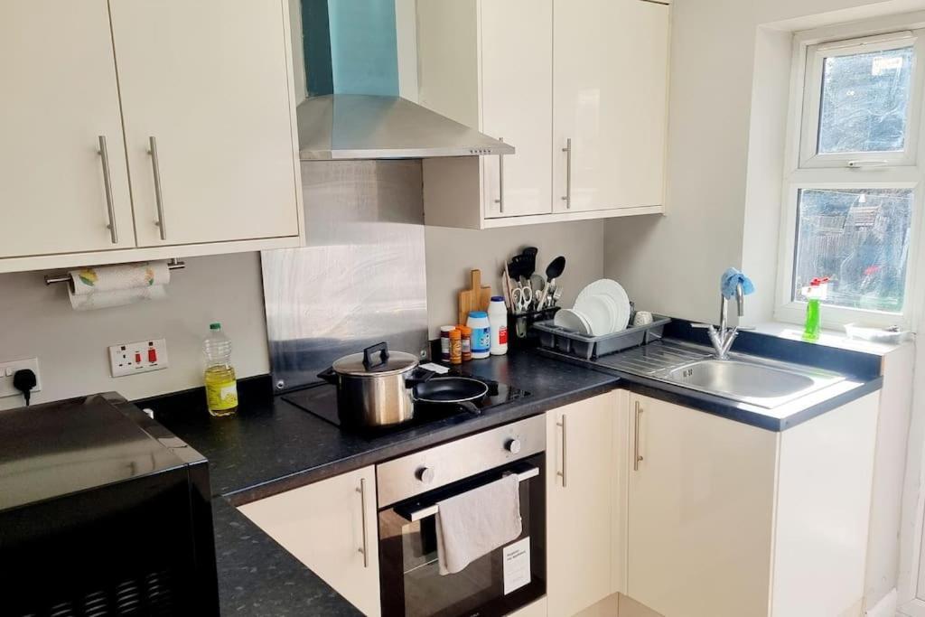 Thornton Heath Stylish Apartment, Self Check-In, Ideal 4 Contractors, 25Mins To Gatwick Airport מראה חיצוני תמונה