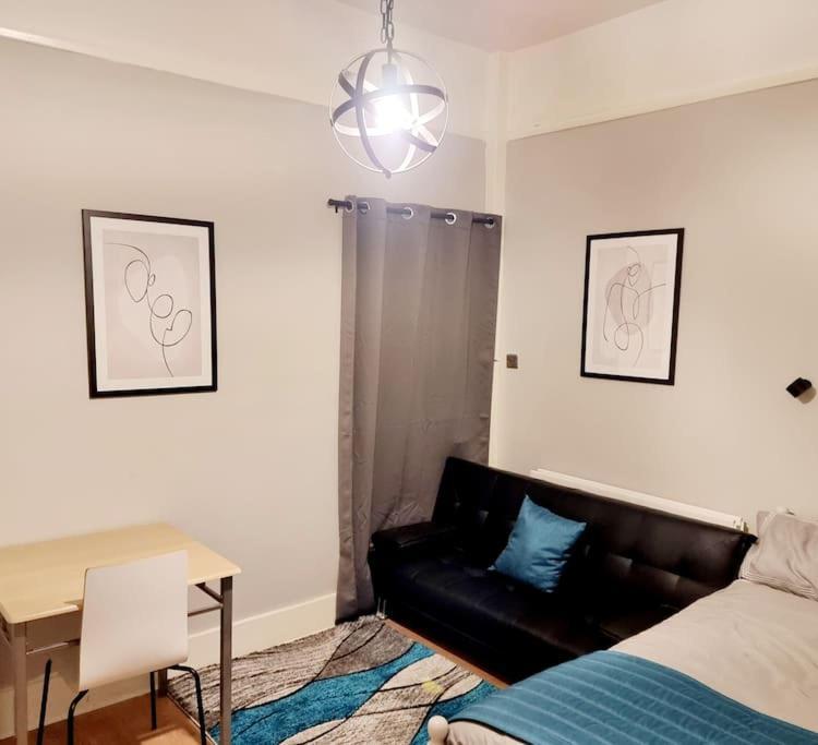 Thornton Heath Stylish Apartment, Self Check-In, Ideal 4 Contractors, 25Mins To Gatwick Airport מראה חיצוני תמונה