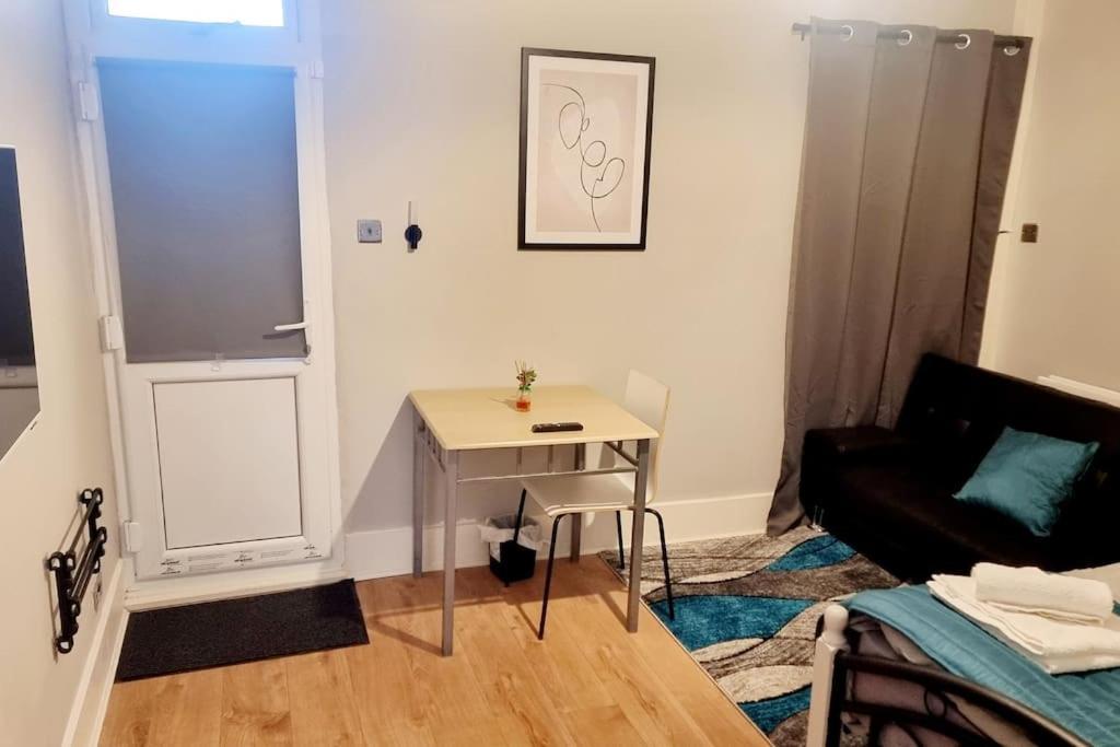 Thornton Heath Stylish Apartment, Self Check-In, Ideal 4 Contractors, 25Mins To Gatwick Airport מראה חיצוני תמונה